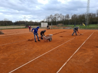 20210327-TCE-Platz-abkratzen-003