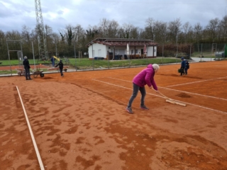 20210327-TCE-Platz-abkratzen-006